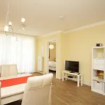 Balkon, gratis Nutzung vom AHOI Erlebnisbad und Sauna in Sellin - Meeresblick FeWo 56 Apartment *